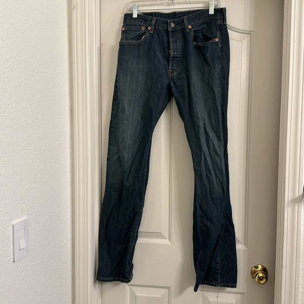 Levi’s size 33/34 button down jean 501
